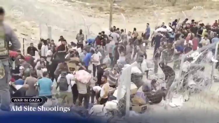 <p>1800'den fazla Filistinlinin yiyecek yardımı almaya çalışırken şehit edildiği hakkında ABD'li sivil görünümlü askerlerin bizzat katliamın içinde olduğuna dair İngiliz kamu yayın kuruluşu BBC'nin ABD'deki ortağı CBS News'te görgü tanığının ağzından çarpıcı bir haber yapıldı.</p>