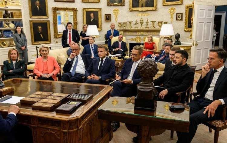 <p>İngiliz The Guardian gazetesinde Rafael Behr imzasıyla yayımlanan analizde zirve sonrası oluşan tablo ve Avrupa'nın acziyeti çok ağır şekilde eleştirildi.</p>
