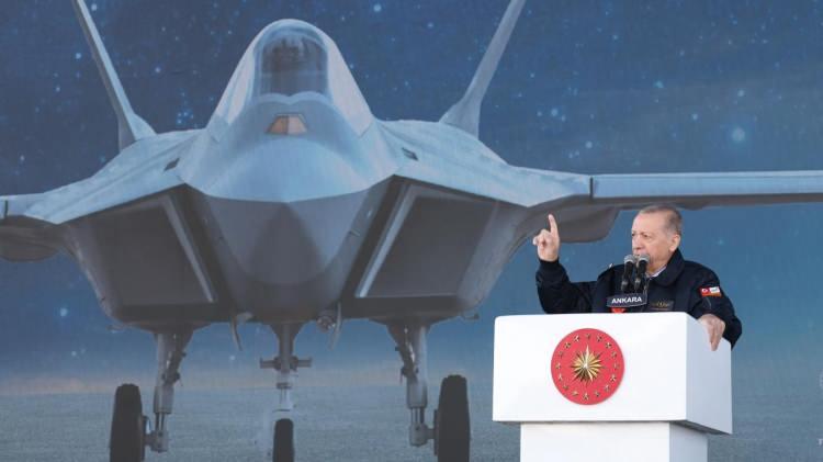 <p>ABD basını, Türkiye'nin yerli üretim beşinci nesil savaş uçağı KAAN’ın yalnızca bir savaş uçağı değil, aynı zamanda Ankara’nın jeopolitik konumunu ve bağımsızlık arayışını yansıtan stratejik bir hamle olduğunu ifade etti.</p>

<p> </p>
