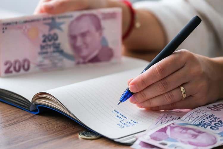 <p><span style="color:#B22222"><strong>İşte ünvanlara göre sıralı tam liste...</strong></span></p>
<p> </p>