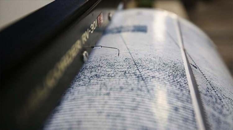 <p>Bursa'nın Mudanya ilçesinde meydana gelen 3.3 büyüklüğündeki depremin öncesinde Android telefonlara gelen, “İstanbul'da da hissedilecek 5.6 büyüklüğünde bir sarsıntı yaşanacağı”na dair uyarı, tedirgin etti.</p>
<p> </p>