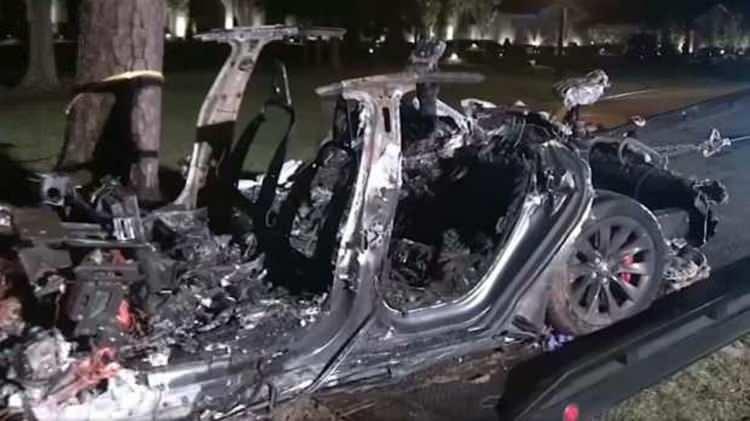 <p>Tesla, Model S'in ölümcül kazasıyla ilgili açılan davada 60 milyon dolarlık uzlaşma teklifini reddetti ve jüri 243 milyon dolarlık tazminat kararı verdi.</p>

<p>​</p>
