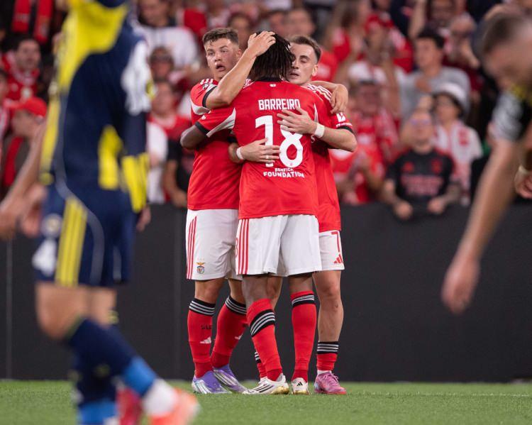<p>UEFA Şampiyonlar Ligi play-off turu rövanşında Fenerbahçe, deplasmanda Benfica'ya 1-0 yenildi.</p>