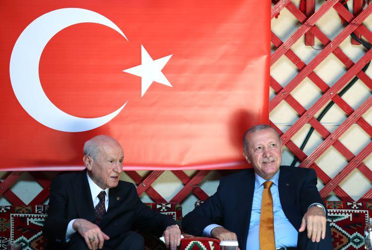 <p>Malazgirt Zaferi'nin yıl dönümünde Cumhurbaşkanı Recep Tayyip Erdoğan bir kez daha Ahlat'ı ziyaret etti. </p>
