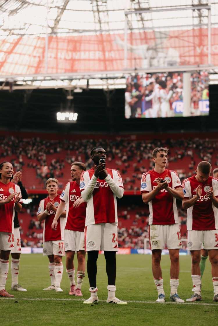 <p>Ajax</p>
