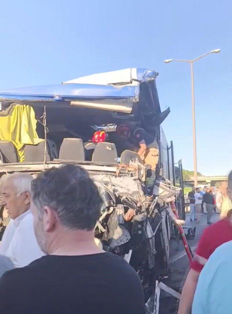 <p>Kazanın ardından olay yerine polis, itfaiye ve sağlık ekipleri sevk edildi.</p>
