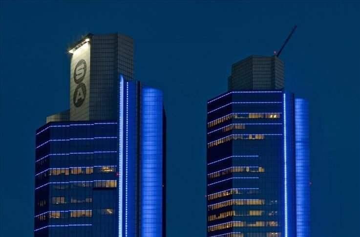 <p>16- Sabancı Holding (SAHOL)</p>

<p> </p>

<p>Piyasa Değeri: 4,98 milyar dolar</p>
