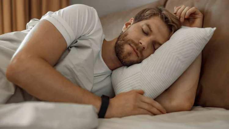 <p><span style="color:#B22222"><strong>32. Şili</strong></span></p>

<p> </p>

<p>Uyuma 00:47 |</p>

<p>Uyanma 07:40 |</p>

<p> </p>

<p>399 dk (yatakta ortalama geçirilen süre)</p>

<p> </p>
