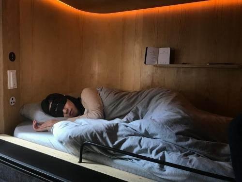 <p><span style="color:#B22222"><strong>33. Hong Kong</strong></span></p>

<p> </p>

<p>Uyuma 00:55 |</p>

<p>Uyanma 07:57 |</p>

<p> </p>

<p>399 dk (yatakta ortalama geçirilen süre)</p>

<p> </p>
