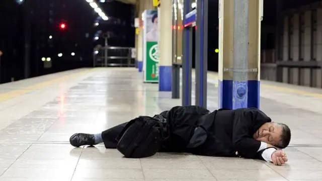 <p><span style="color:#B22222"><strong>49. Japonya</strong></span></p>

<p> </p>

<p>Uyku 00:49 |</p>

<p>Uyanma 07:09 |</p>

<p> </p>

<p>352 dk (yatakta ortalama geçirilen süre)</p>

<p> </p>

<p>Kaynak: Worldpopulationreview.com</p>
