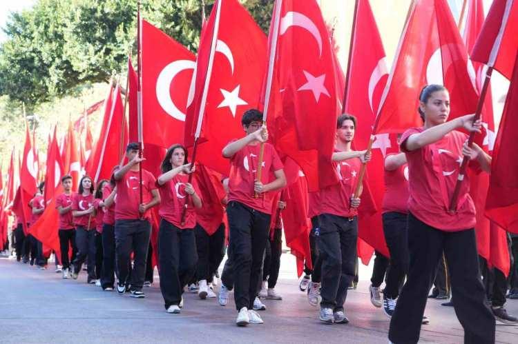 <p><strong>30 Ağustos, bağımsızlık meşalesinin bir kez daha yandığı gündür. Zafer Bayramımız kutlu olsun!</strong></p>