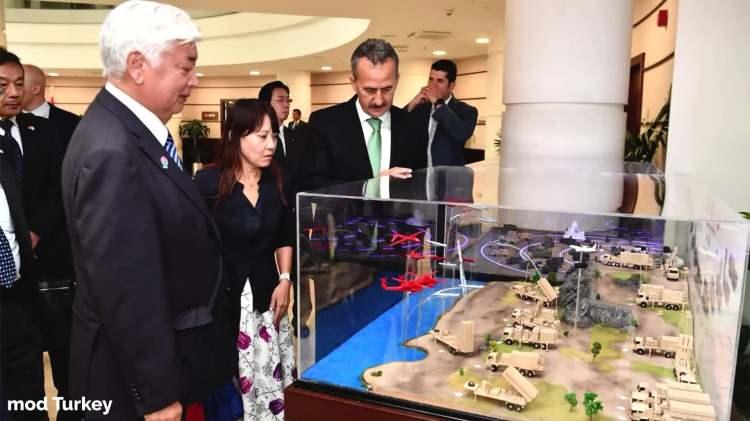<p>Bakan Nakatani, görüşmenin ardından Türk Havacılık ve Uzay Sanayii (TUSAŞ) ile SİHA üreticisi Baykar'ı ziyaret etti. "Milli Repo"nun haberinde, "Bu denetimler, Japonya Savunma Bakanlığı'nın Türk yapımı insansız teknolojiyi envanterine katmaya yönelik güçlü ilgisini gösteriyor" ifadeleri kullanıldı.</p>

<p> </p>
