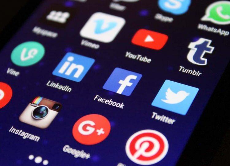 <p>Ancak toplanan bu bilgiler, reklamverenlerin kullanıcıya özel kampanyalar oluşturmasını sağlıyor. Araştırmada ayrıca, X ve Pinterest’in bu verileri kullanıcıları takip amacıyla da kullanabileceği iddiası dikkat çekti.</p>