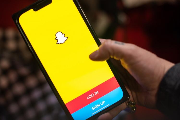 <p>Daha sınırlı veri isteyen Snapchat, diğerlerine kıyasla daha az agresif bir yaklaşım sergilerken, LinkedIn ve YouTube ise neredeyse hiç hassas konum verisi talep etmiyor.</p>