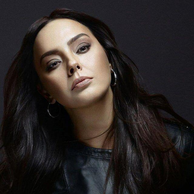 <p>Ebru Gündeş, sosyal medya hesabından çocukluk fotoğrafını paylaşarak takipçileriyle geçmişten bir kareyi paylaştı.</p>
<p> </p>