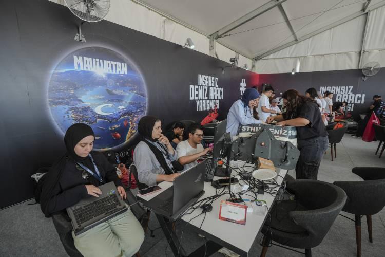 <p>Sanal gerçeklik alanları, SAT ve SAS Komutanlığı'nın özel gösterileri, "Mavi Vatan Zaman Tüneli" ve çeşitli sergilerle ziyaretçilere iyi bir deneyim sunulması hedefleniyor.</p>