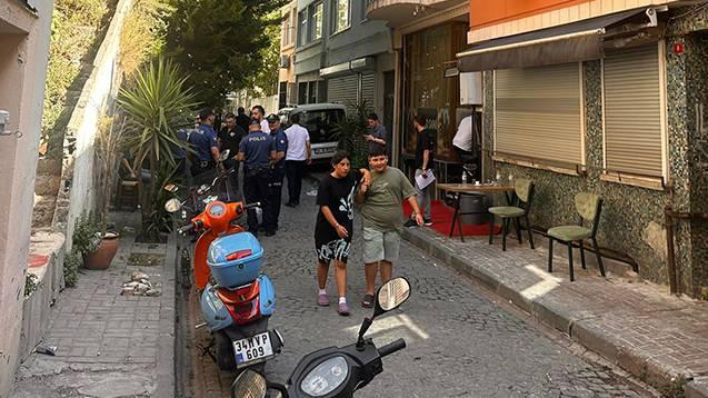<p>Alınan bilgiye göre, 22 Ağustos tarihinde Hollanda'dan tatil için Türkiye'ye gelen ve Fatih Beyazıt Hamam Sokak'ta bulunan otelde kalan; Rashid <strong>Mohammed Ajoeb (57),</strong> oğulları <strong>Mohammed Jamil Yusuf (17) </strong>ve <strong>Mohammed Yazdani (15) </strong>ile birlikte gezmek için akşam Taksim'e gitmişti.</p>
