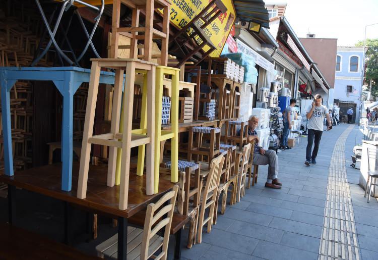 <p>Birçok öğrenci KYK yurtlarına yerleşmeyi beklerken bir yandan da ev hazırlığı yapan öğrenciler bulunuyor. </p>
<p>Bununla birlikte spotçularda hareketlenme başladı.</p>
<p> </p>