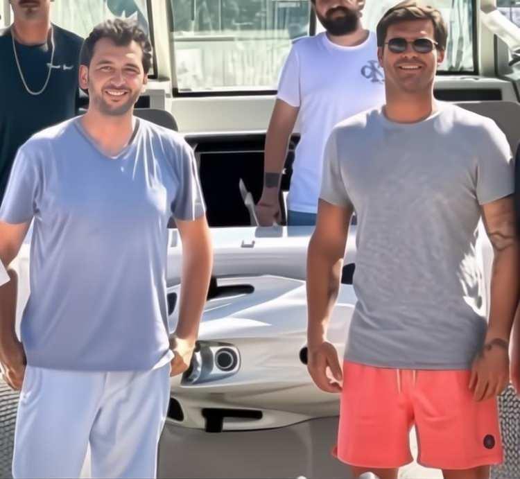 <p>Denize açıldığı teknesi, parçalanmış ve yarı batık halde bulunan iş insanı Halit Yukay'ın (43), oyuncu arkadaşı Kıvanç Tatlıtuğ’un ifadesine ulaşıldı. Yukay’la son konuşan Tatlıtuğ, ne konuştuklarını da anlattı.</p>
<p> </p>