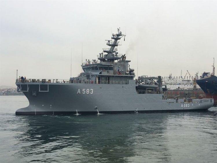 <p>Ekipler arama çalışması başlatırken, 5 Ağustos'ta saat 14.30 sıralarında Balıkesir'in Erdek ilçesi Kapıdağ Yarımadası Turanköy açıklarında seyir halinde olan ticari gemiden deniz yüzeyinde yarı batık durumda tekne parçalarının görüldüğü ihbarı yapıldı. </p>