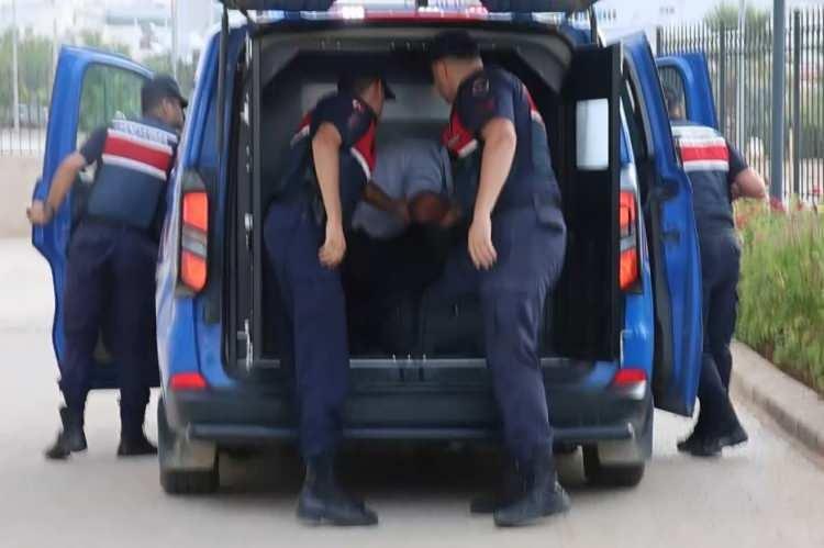 <p>Jandarmadaki işlemleri tamamlanan Yener Rüzgar ve eşi Nurhan Rüzgar ise dün adliyeye sevk edildi. Mahkemeye çıkarılan çift, tutuklandı.</p>