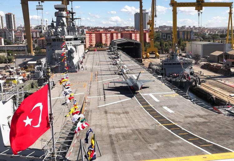 <p>Dünyanın en büyük havacılık, uzay ve teknoloji festivali TEKNOFEST "Mavi Vatan" temasıyla İstanbul Tersanesi Komutanlığı'nda kapılarını açtı.</p>

<p>​</p>
