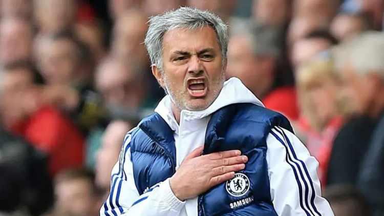 <p><span style="color:#B22222"><strong>Chelsea (2015): </strong></span></p>
<p> </p>
<p>Chelsea’deki ikinci döneminde de beklenen başarıyı yakalayamayınca 2015’te yollar ayrıldı ve bu kez 12.5 milyon sterlin tazminat aldı.</p>
<p> </p>