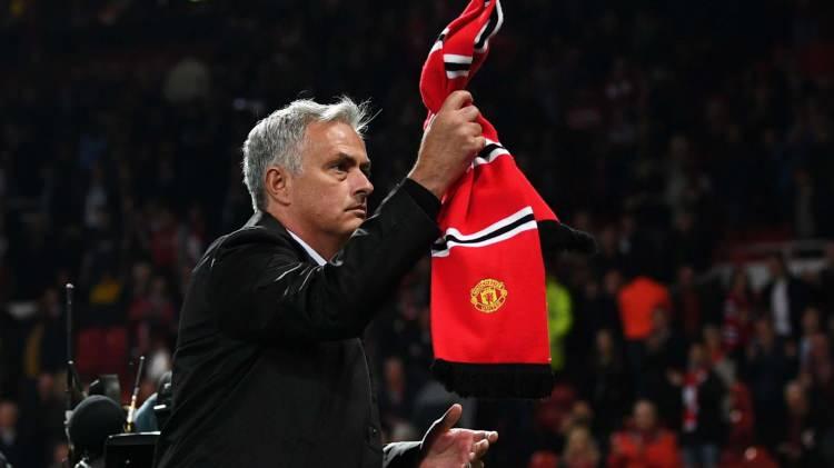 <p><span style="color:#B22222"><strong>Manchester United (2018):</strong></span></p>
<p> </p>
<p>Mourinho'nun Premier Lig'deki Manchester United serüveni de inişli çıkışlı geçti. 2018 yılında görevden alındığında 17 milyon sterlin tazminat kazandı.</p>