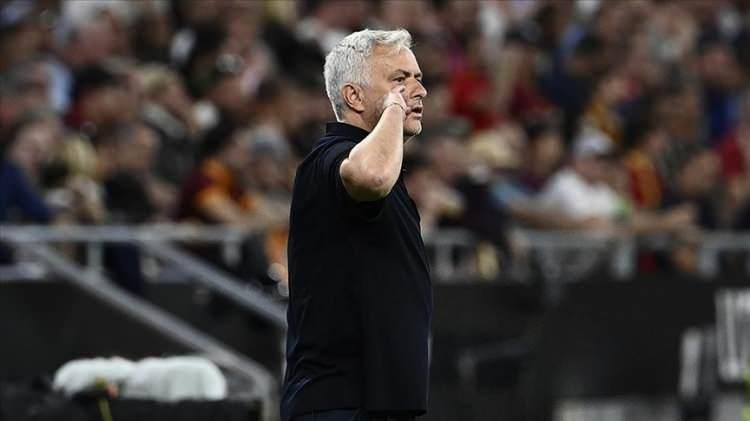 <p>Ancak, 2023’ün Ocak ayında Roma ile yollarını ayıran Mourinho’ya bu kez 3 milyon sterlin tazminat ödendi.</p>
<p> </p>