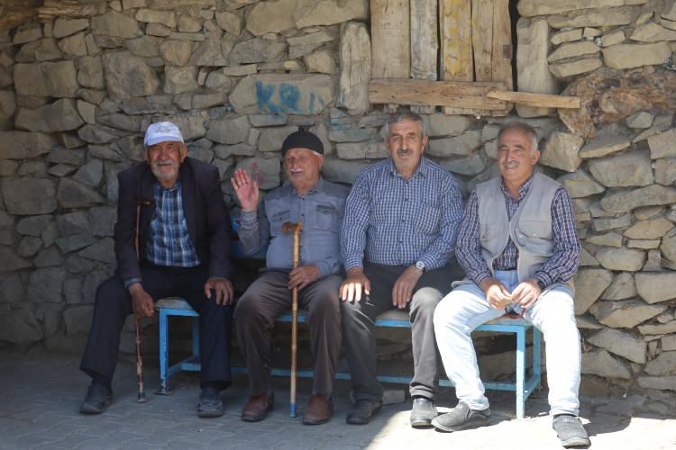 <p>Çevresindeki en büyük köy olma unvanını taşıyan Yakupoğlan köyü, 1998 yılında belde statüsüne dönüştürüldü ve belediye oldu. 3 dönem belediye olarak yönetilen yerleşim yeri, nüfusunun 2 bin kişinin altına düşmesi sebebiyle 2013 yılında tekrar köy statüsüne düşürüldü.</p>