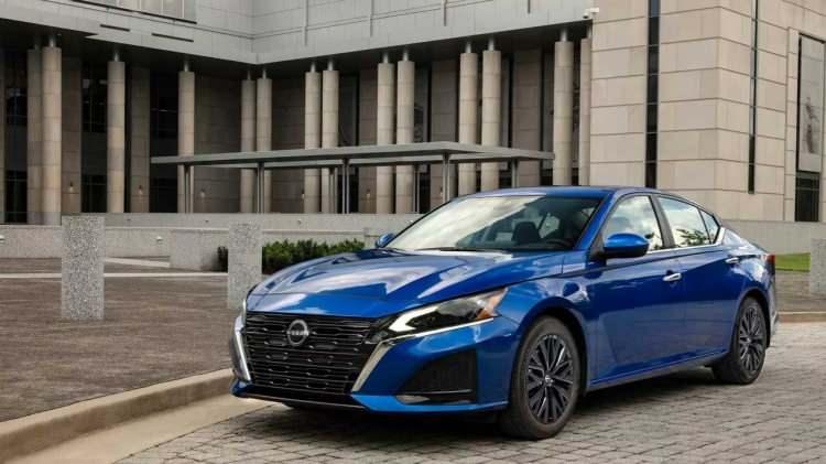 <p>Nissan ve Infiniti bu teknolojiyi ilk benimseyen markalardan. Ancak bir dönem yenilik olarak pazarlansa da, artık yaşanan problemler bu teknolojinin çok da verimli olmadığını gözler önüne seriyor.</p>

<p> </p>
