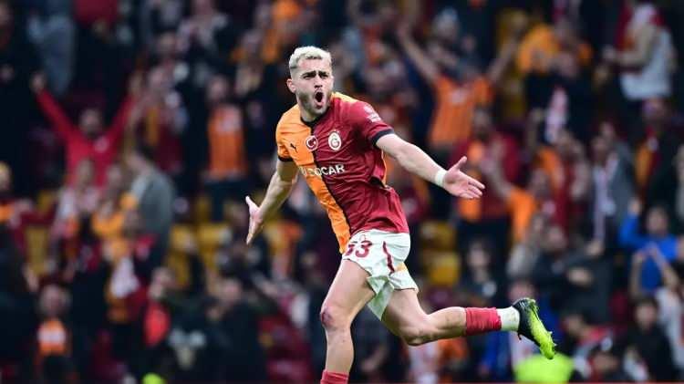 <p><strong>"Bunun da önüne geçtik. Galatasaray'a önemli hizmetler etti Barış. Bunu unutmayalım. Herkes hata yapıyor. Ona yardımcı olmamız gerekiyor. Barış bizim oyuncumuz. Bu zamana kadar en iyi şekilde hizmet etti."</strong></p>