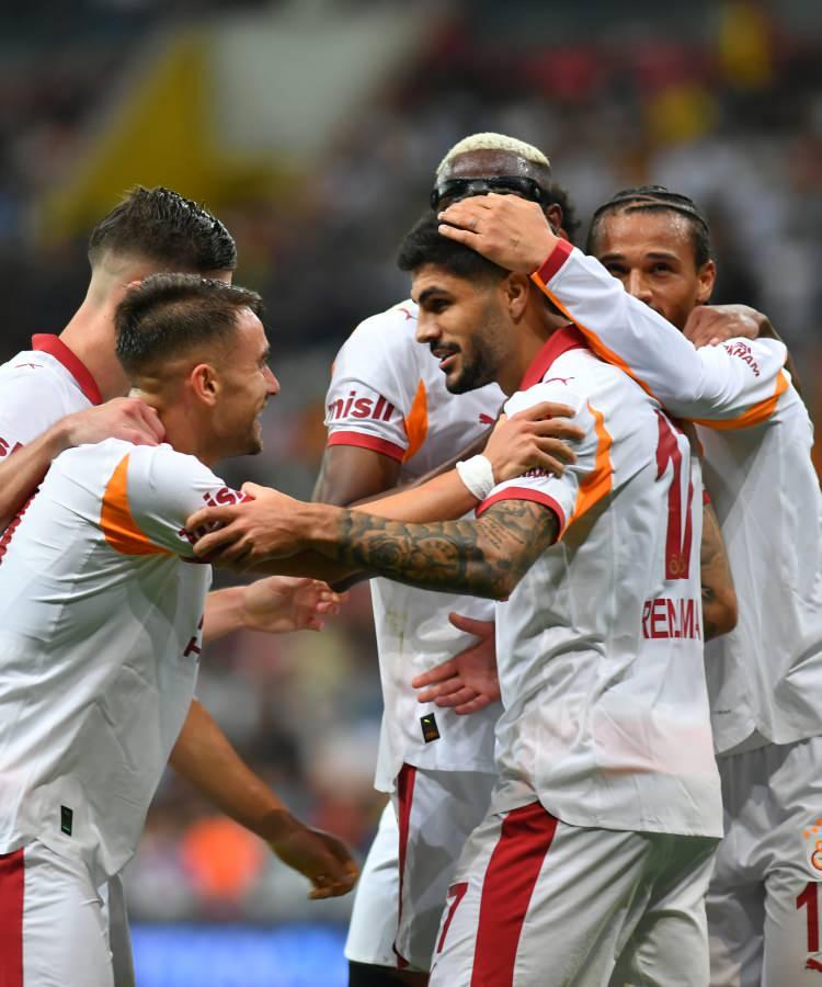 <p>Sarı-kırmızılı takımın galibiyet gollerini 36 ve 46'da Eren Elmalı, 86'da Osimhen ve 90+3'te Leroy Sane attı.</p>