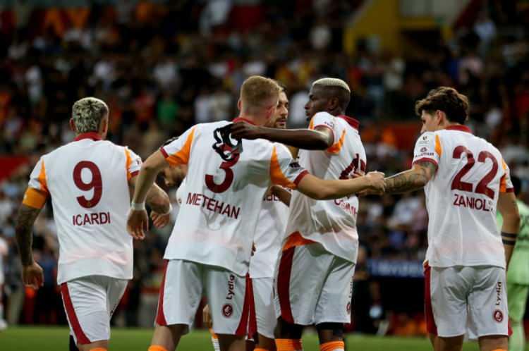 <p><strong>Bu matematiğe bakınca; bir, Galatasaray çok iyi, iki, Türkiye'de futbol falan yok.</strong></p>