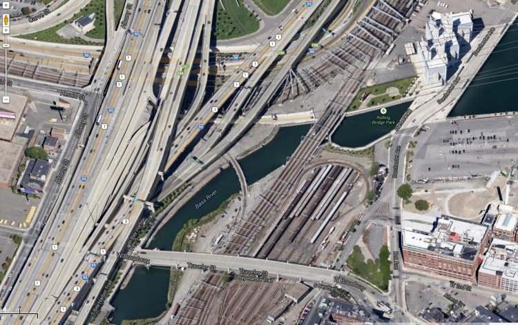 <p>Amerika Birleşik Devletleri → 137 km/h</p>
<p> </p>
<p>Texas’ın bazı otoyollarında 85 mil/saat (137 km/sa) ile ABD’nin en yüksek yasal sınırı uygulanıyor.</p>
<p> </p>
<p>Çoğu eyalette otoyol hız sınırı 65–75 mil/sa (105–120 km/sa) arasındadır.</p>
<p> </p>
<p> </p>