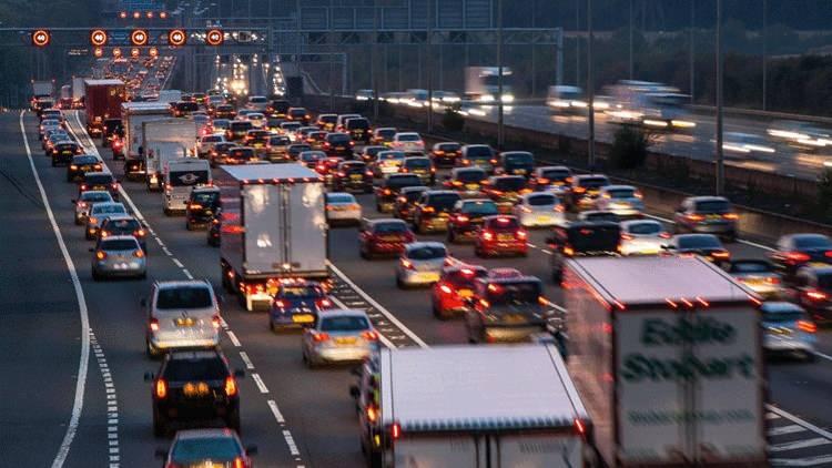 <p>Birleşik Krallık → 112-113 km/h</p>
<p> </p>
<p>Birleşik Krallık’ta (İngiltere, Galler, İskoçya ve Kuzey İrlanda) hız sınırları yol tipine ve araç türüne göre belirlenir</p>
<p> </p>