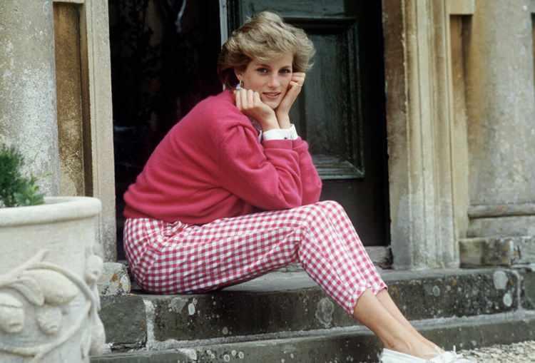 <p>Paris’te 28 yıl önce yaşanan kazada hayatını kaybeden Prenses Diana’nın o anları ve son sözleri gündem oldu.</p>