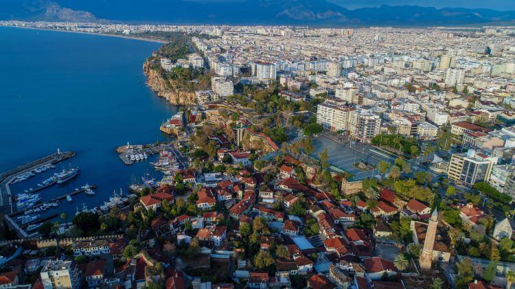 <p>İstanbul, Ankara, İzmir, Eskişehir gibi üniversite açısından popüler şehirlerde öğrencilere yönelik yurtlar dışında kiralık daireler de tercih edilebiliyor.</p>
<p> </p>