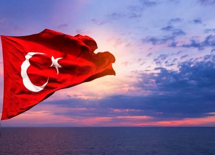 <p><strong>Tarihimizin en büyük zaferlerinden biri olan 30 Ağustos Zafer Bayramımız kutlu olsun! Bu büyük bayramın coşkusunu yürekten hissediyor, şehitlerimizi ve gazilerimizi saygıyla, sevgiyle anıyoruz...</strong></p>