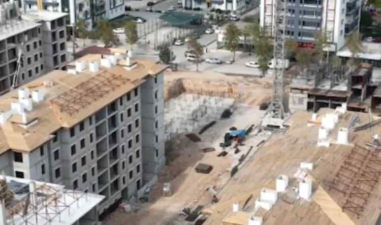 <p>Başkan Er, Cumhurbaşkanı Recep Tayyip Erdoğan'ın 6 Eylül'de Malatya'yı ziyaret edeceğini de kaydederek, <strong>"Üç yüz bininci konutun teslimi Malatya'da gerçekleştirilecek. Tüm hemşerilerimizi törene davet ediyorum"</strong> diye konuştu.</p>
