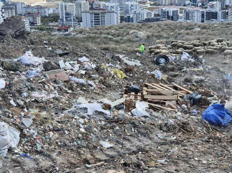 <p>Uyarı yazısına rağmen atıkların kaldırılmadı. </p>
<p> </p>