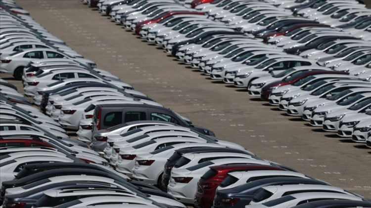 <p>Tesla ve yerli üretici Togg, on binlerce satışla pazarın güçlü oyuncuları arasına girmeyi başardı. Bu tablo, Türkiye otomotiv pazarında elektrikli araçların hızla pay kazandığını gösteriyor.</p>