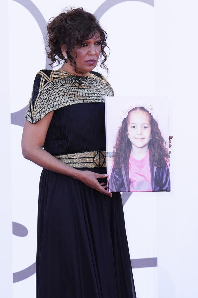 <p>Venedik galasında tam 23 dakika ayakta alkışlanan filmin yönetmen koltuğunda Tunuslu yönetmen Kaouther Ben Hania oturuyor.</p>

<p> </p>
