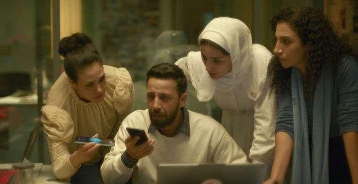 <p>Film gösterimi sırasında seyirciler duygu dolu anlar yaşarken gözyaşlarına hakim olamadı. Hind Rajab'ın ses kayıtlarını da içeren film, yaşanan dehşeti gözler önüne seriyor.</p>
