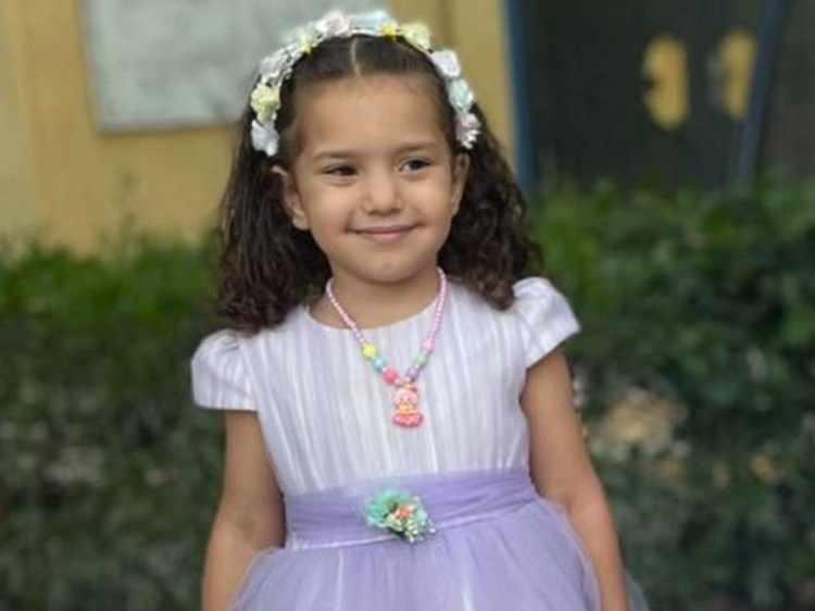 <p><strong>İSRAİL HEDEF ALMIŞTI</strong></p>

<p>Filistin Kızılay'ını telefonla arayarak yardım isteyen küçük kızın konuşmaları tüm dünyada yankı uyandırmıştı. Fakat hem Hind hem de onu kurtarmaya çalışan sağlık görevlileri İsrail tarafından öldürüldü. Hind'in bulunduğu aracın içinde 335 kurşun izi tespit edilmişti.</p>
