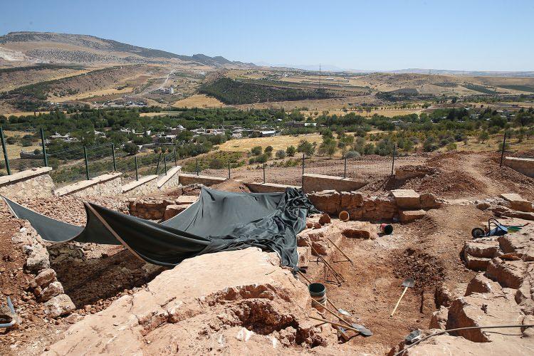 <p>Adıyaman'da bulunan Perre Antik Kenti'nde yürütülen kazı çalışmalarında, Eski Mısır Tanrısı Pataikos'un figürüne ulaşıldı.</p>