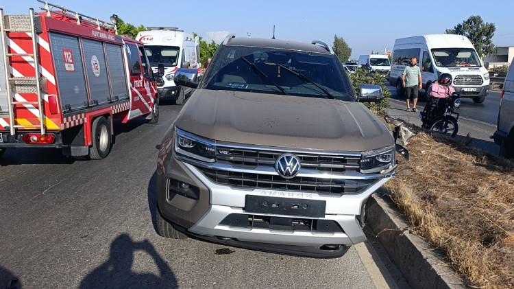 <p>112 Acil Çağrı Merkezine gelen araç içerisinde sıkışan vatandaşlar olduğu ihbarı 112 Sağlık, Antalya Büyükşehir Belediyesi İtfaiyesi Manavgat Birimine bağlı Kurtarma ve Manavgat Emniyet Müdürlüğü Trafik Denetleme Büro Amirliği ekiplerini alarma geçirdi. </p>