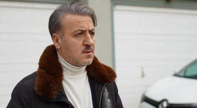 <p><strong>Konservatuvar</strong> yıllarına ait bir fotoğrafını paylaşan <strong>Falay</strong>, fotoğrafın altına<span style="color:#800080"><em> "<strong>Kimin bu saçlar bilemiyorum"</strong></em></span> notunu düştü.</p>
