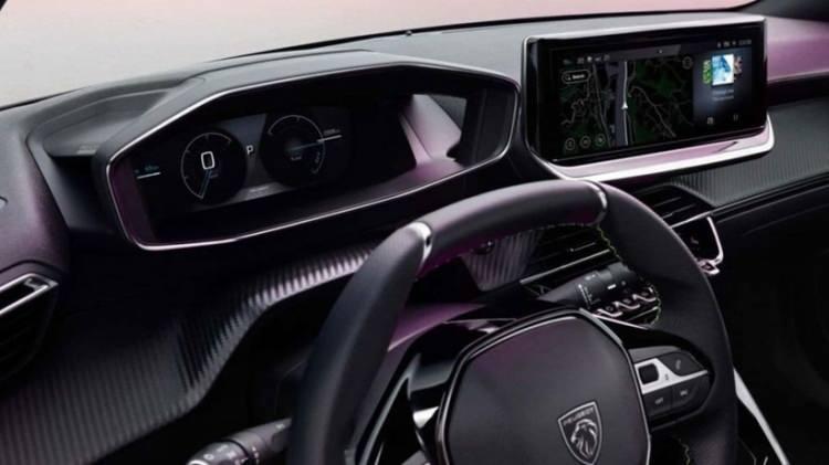 <p>Peugeot 2008, boyut olarak kompakt bir SUV olsa da iç mekânda sunduğu yaşam alanıyla oldukça cömert. Allure ve GT donanım seviyelerinde sunulan ergonomik koltuklar, kalite hissiyatını artıran malzemelerle birlikte hem sürücü hem de yolculara üst sınıf bir deneyim sunuyor.</p>
<p> </p>