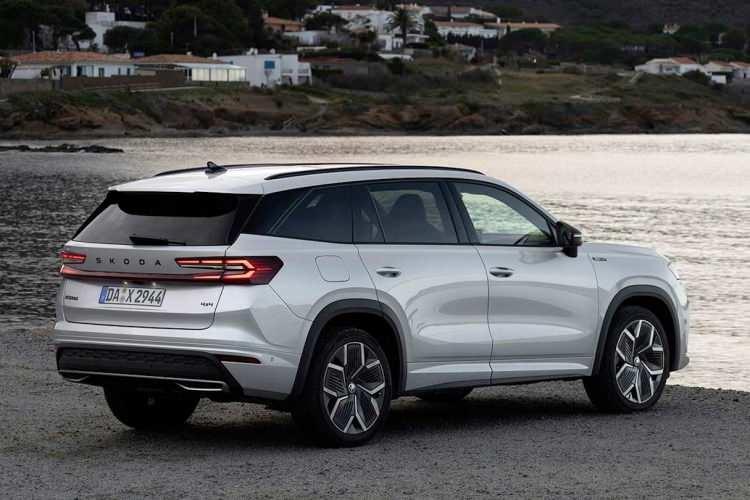 <p><strong>Versiyonu: </strong>Sportline 1.5 TSI mHEV 150 PS DSG.<br />
<br />
<strong>Fiyatı:</strong> 4.543.900 TL.<br />
<br />
<strong>Kampanyalı Fiyatı:</strong> 4.280.900 TL.<br />
<br />
<strong>İndirim: </strong>263.000 TL.</p>

<p> </p>
